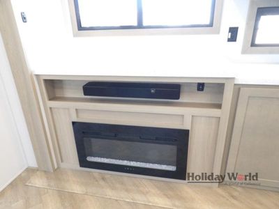 2025 Keystone Raptor - Photo 8