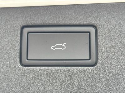 2026 Volkswagen Tiguan — photo 13 view
