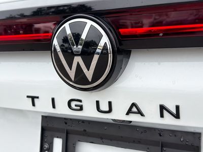 2026 Volkswagen Tiguan — photo 11 view