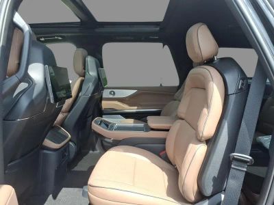 2026 Lincoln Navigator — detail view