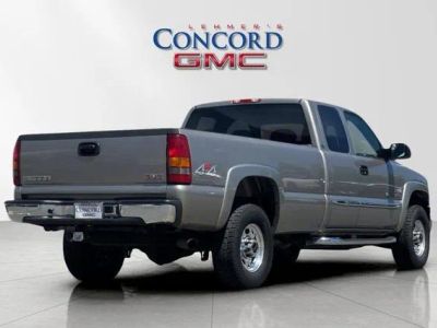 2003 GMC Sierra 2500 HD — interior view