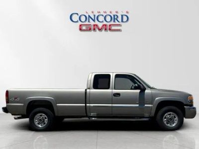 2003 GMC Sierra 2500 HD — rear three-quarter view