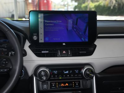 2023 Toyota RAV4 - Photo 17