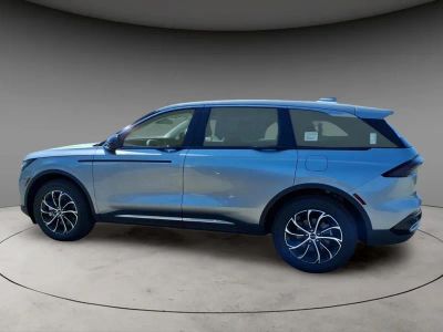 2026 Lincoln Nautilus — side profile view