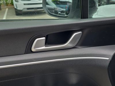 2023 Kia K5 — photo 18 view