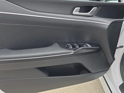 2023 Kia K5 — photo 17 view