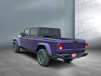 2026 Jeep Gladiator - Photo 4