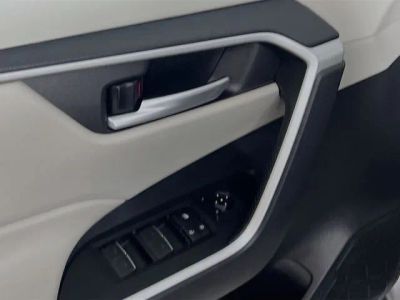 2025 Toyota RAV4 — photo 14 view