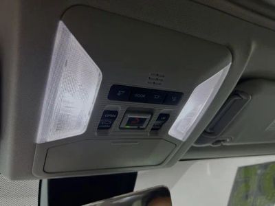 2025 Toyota RAV4 — photo 18 view