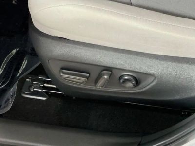 2025 Toyota RAV4 — photo 13 view