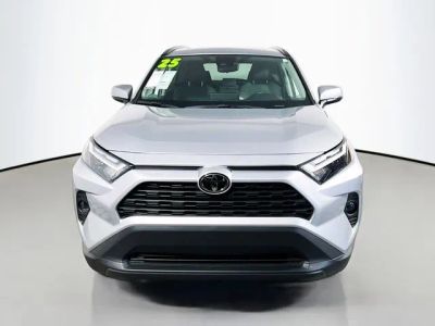 2025 Toyota RAV4 — photo 8 view