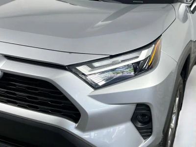 2025 Toyota RAV4 — photo 9 view