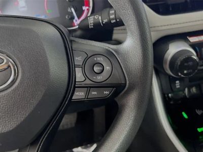 2025 Toyota RAV4 — photo 17 view