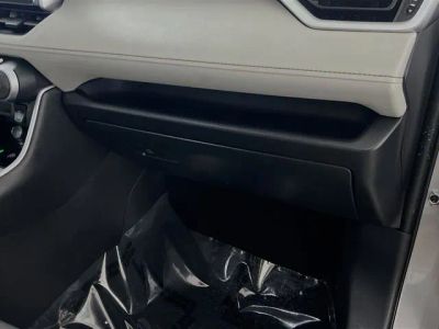 2025 Toyota RAV4 — photo 32 view