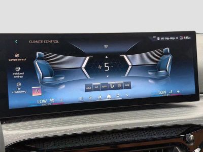 2025 BMW 3 Series — photo 33 view