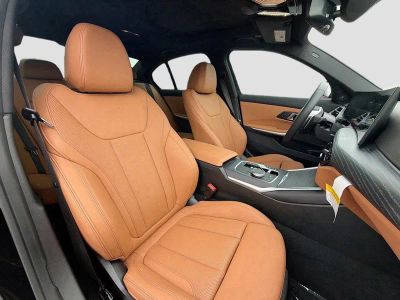 2025 BMW 3 Series — photo 13 view