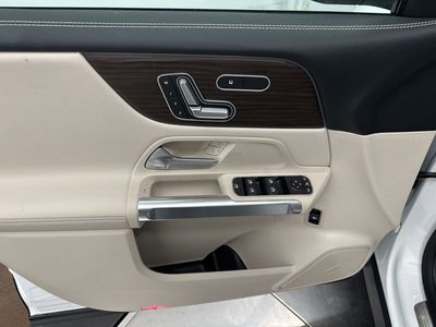 2026 Mercedes-Benz GLB — photo 44 view