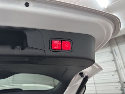 2026 Mercedes-Benz GLB — photo 26 view