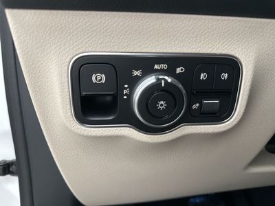 2026 Mercedes-Benz GLB — photo 18 view