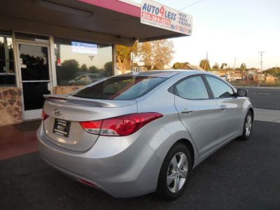 2013 Hyundai Elantra - Photo 3