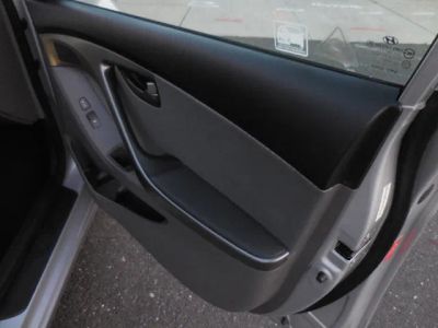 2013 Hyundai Elantra - Photo 13