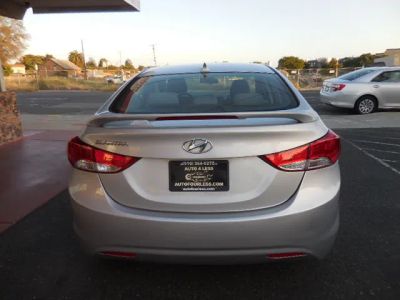 2013 Hyundai Elantra - Photo 4