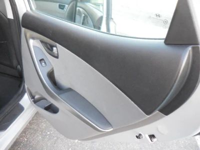 2013 Hyundai Elantra - Photo 12