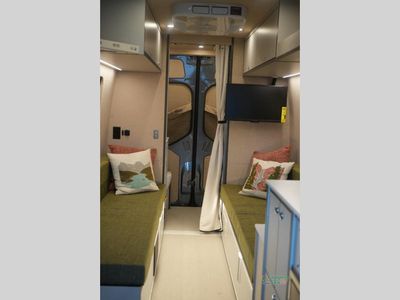 2025 Outside Van Parks - Photo 20