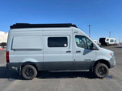 2027 Tiffin TIFFIN — photo 18 view
