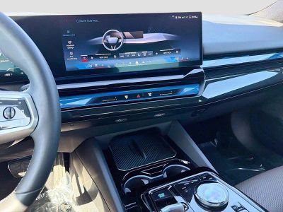 2025 BMW i5 — photo 26 view