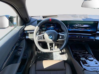 2025 BMW i5 — photo 16 view