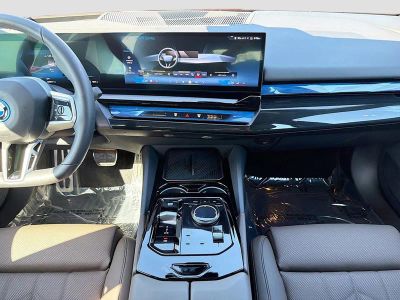 2025 BMW i5 — photo 18 view