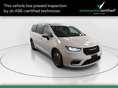 2023 Chrysler Pacifica Hybrid Touring L FWD — front three-quarter view