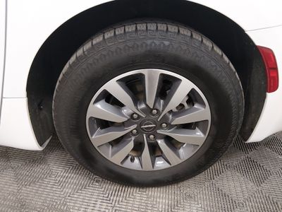 2023 Chrysler Pacifica — photo 10 view