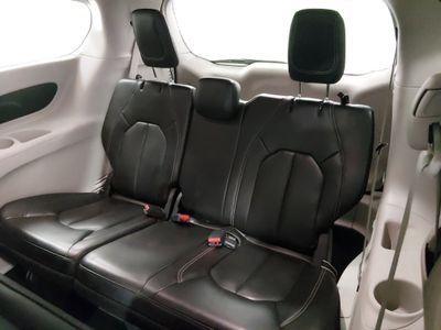 2023 Chrysler Pacifica — photo 17 view