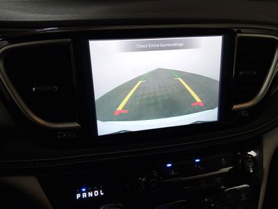 2023 Chrysler Pacifica — photo 16 view