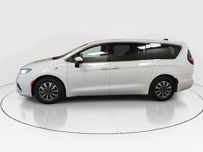 2023 Chrysler Pacifica — interior view