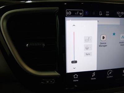 2023 Chrysler Pacifica — photo 18 view