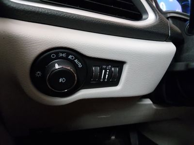 2023 Chrysler Pacifica — photo 13 view
