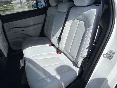 2026 Jeep Cherokee — photo 43 view
