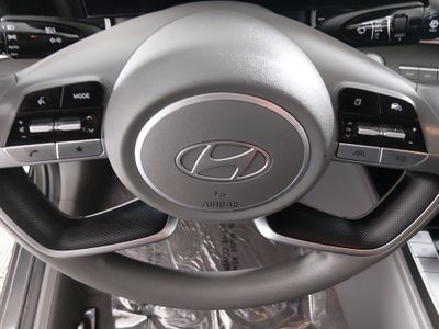 2024 Hyundai Elantra - Photo 12