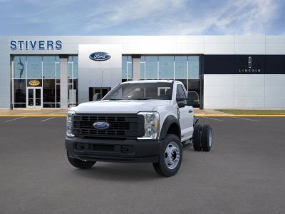 2026 Ford Chassis Cab - Photo 3