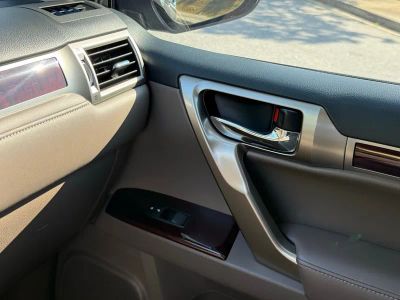 2017 Lexus GX 460 - Photo 38