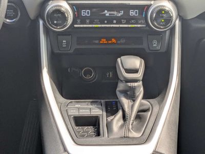 2025 Toyota RAV4 - Photo 23