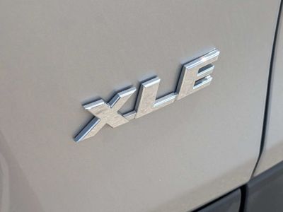 2025 Toyota RAV4 - Photo 13