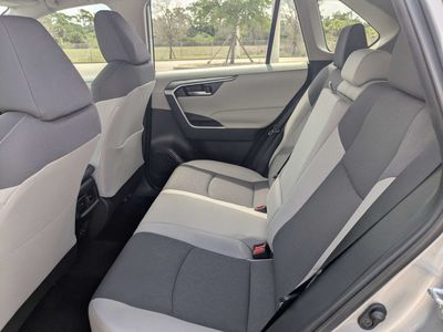 2025 Toyota RAV4 - Photo 18