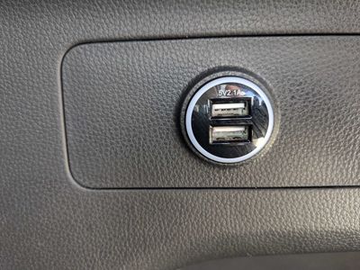 2025 Toyota RAV4 - Photo 17