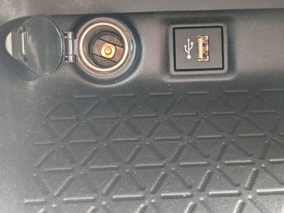 2025 Toyota RAV4 - Photo 27