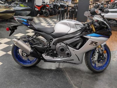 2026 Suzuki GSX-R750 — interior view