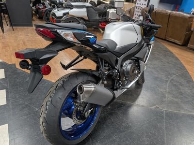 2026 Suzuki GSX-R750 — engine compartment view